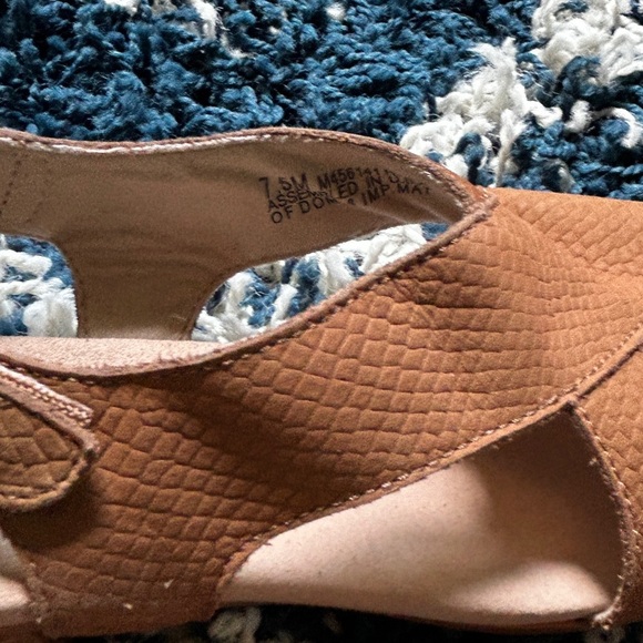 Munro Womens Jenny Brown tan embossed sandals size 7.5 - Picture 5 of 9